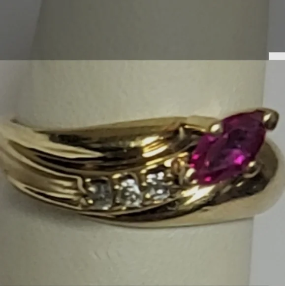 SOLID 14K Gold VINTAGE ESTATE RUBY & Diamond Ring SZ. 6.5, 3.5gr - Picture 3 of 5